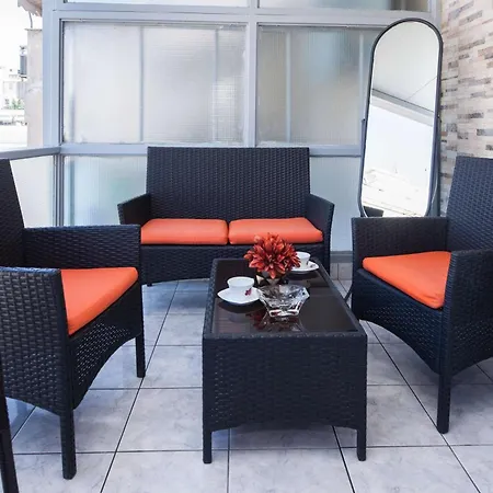 2 Bd With Balcony By Monastiraki Apartment