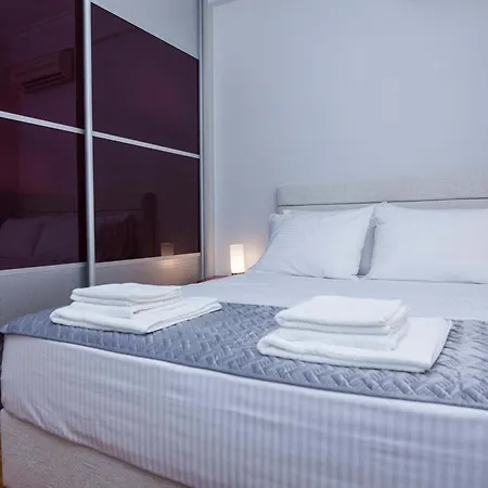 2 Bd With Balcony By Monastiraki Apartment Athens