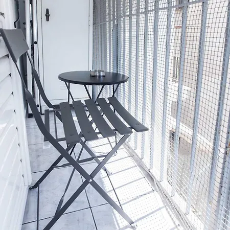 2 Bd With Balcony By Monastiraki *