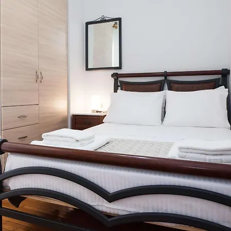 2 Bd With Balcony By Monastiraki Apartment *