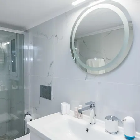 Apartment 2 Bd With Balcony By Monastiraki Athens