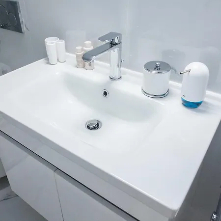 2 Bd With Balcony By Monastiraki * Athens