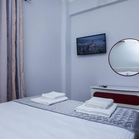2 Bd With Balcony By Monastiraki *