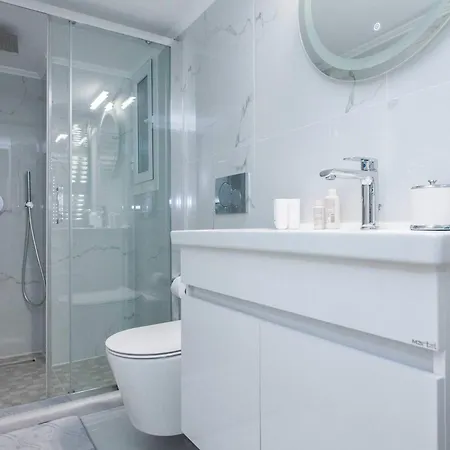 Apartment 2 Bd With Balcony By Monastiraki