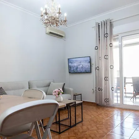 2 Bd With Balcony By Monastiraki Apartment