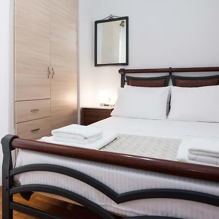 2 Bd With Balcony By Monastiraki * Athens